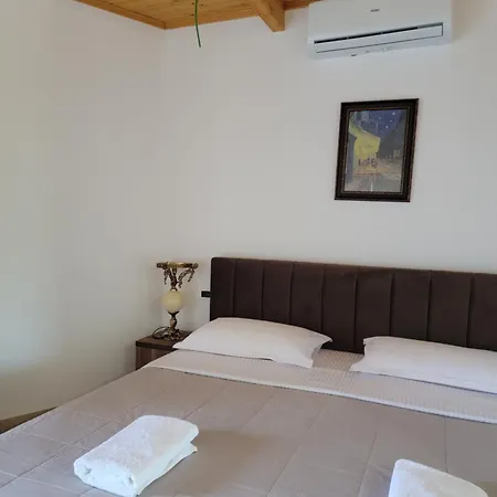 فندق Lahuta E Vjeter Agroturizem Lac