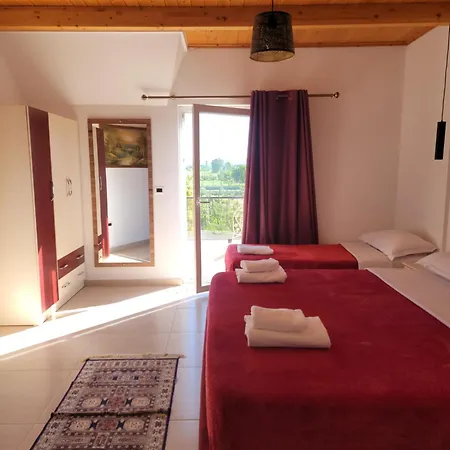 Отель Lahuta E Vjeter Agroturizem 3*