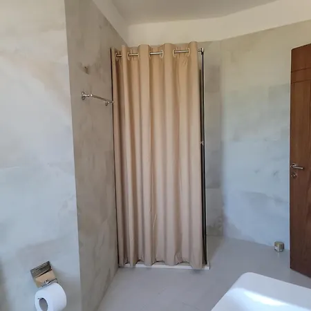 Lahuta E Vjeter Agroturizem فندق Lac