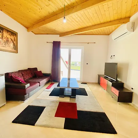 فندق Lahuta E Vjeter Agroturizem 3*