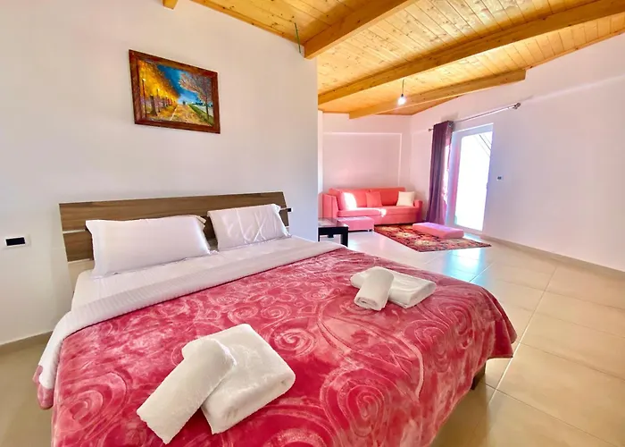 Hotel Lahuta E Vjeter Agroturizem Lac