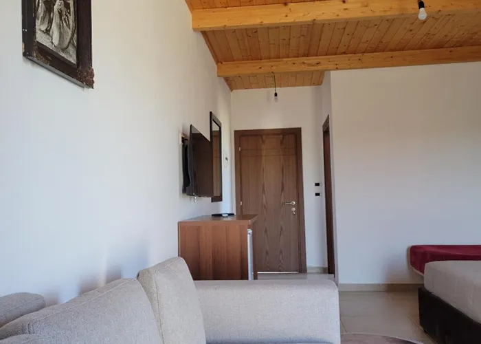 Hotel Lahuta E Vjeter Agroturizem 3*