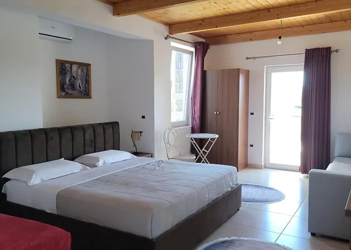 Lahuta E Vjeter Agroturizem 3* Lac