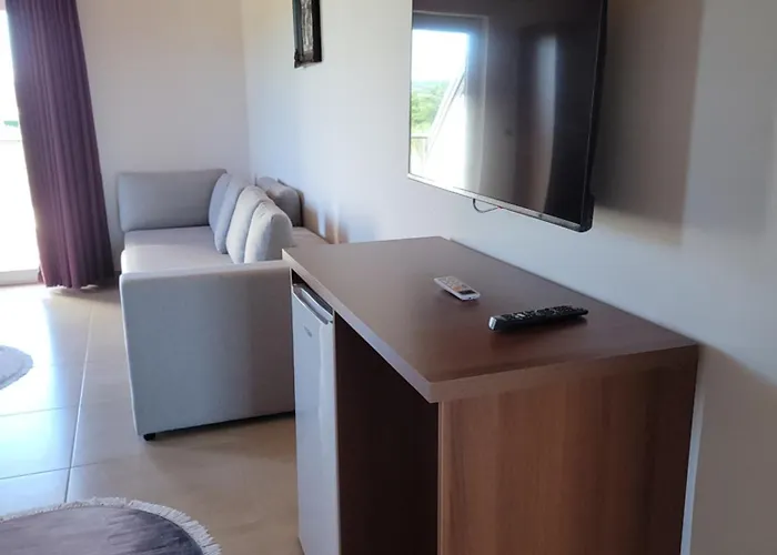 Lahuta E Vjeter Agroturizem Hotel