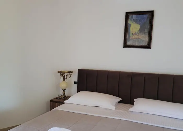 Hotel Lahuta E Vjeter Agroturizem Lac