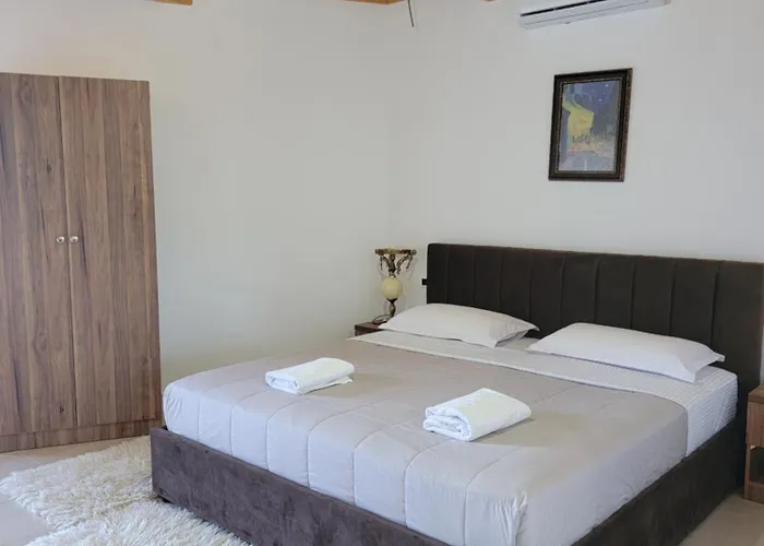 Hotel Lahuta E Vjeter Agroturizem 3*