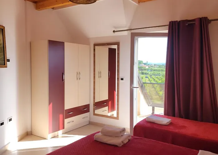 Lahuta E Vjeter Agroturizem Hotel Lac