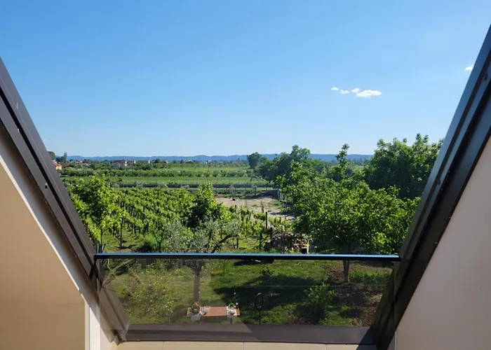 Lahuta E Vjeter Agroturizem Hotel 3*