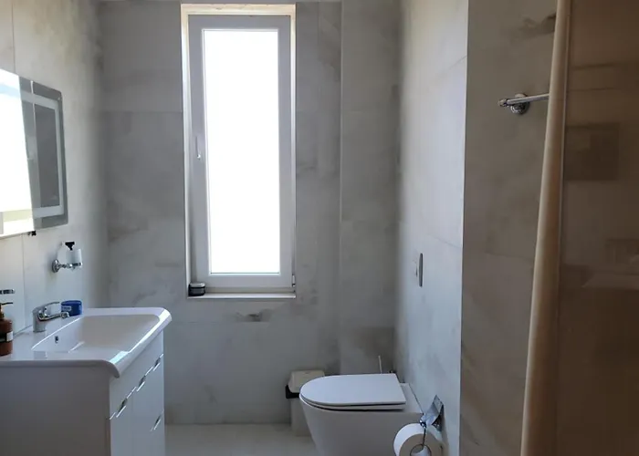 Lahuta E Vjeter Agroturizem Hotel Lac