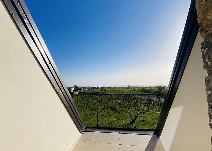 מלון Lahuta E Vjeter Agroturizem 3*