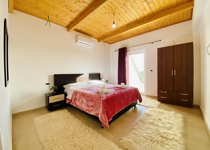 Hotel Lahuta E Vjeter Agroturizem Lac