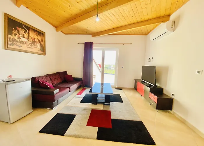 Hotel Lahuta E Vjeter Agroturizem 3*