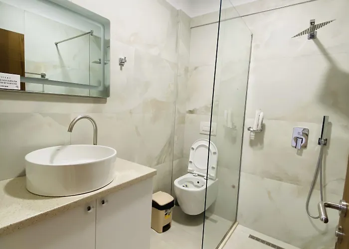 Hotel Lahuta E Vjeter Agroturizem Lac