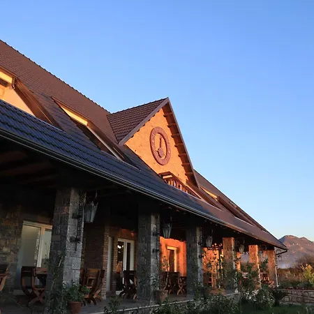 Hotel Lahuta E Vjeter Agroturizem 3*