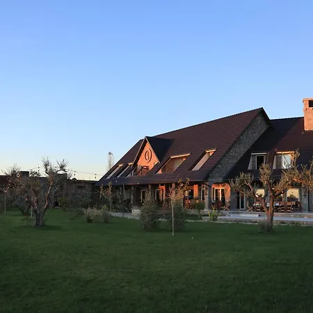 Lahuta E Vjeter Agroturizem Hotel Lac