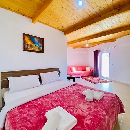 Lahuta E Vjeter Agroturizem Hotell Lac