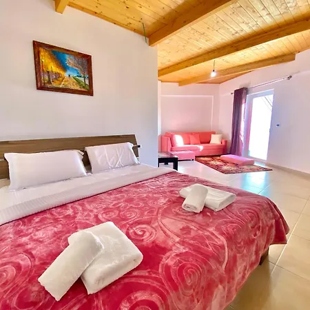 Hotell Lahuta E Vjeter Agroturizem Lac
