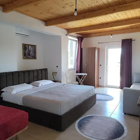 Lahuta E Vjeter Agroturizem 3* Lac