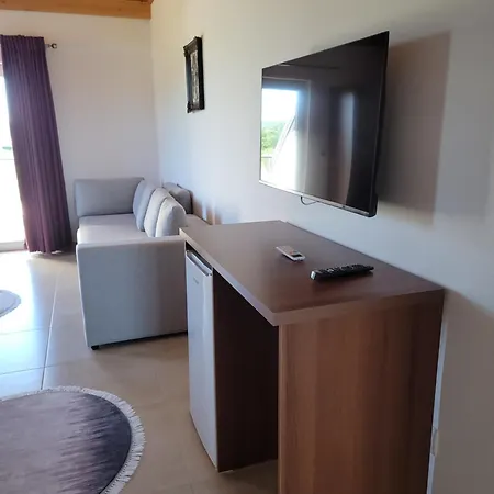 Lahuta E Vjeter Agroturizem Hotell