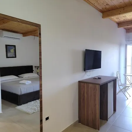 Lahuta E Vjeter Agroturizem 3* Lac