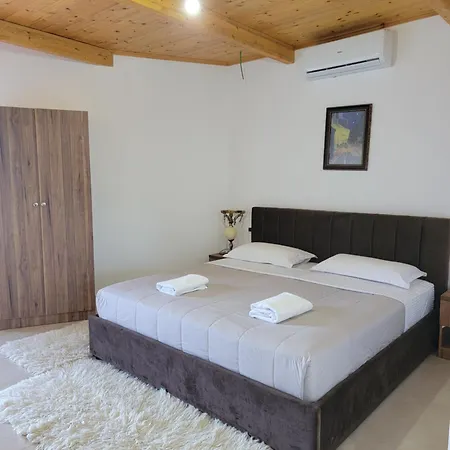 Hotel Lahuta E Vjeter Agroturizem 3*