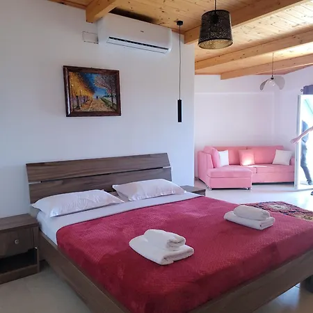 Lahuta E Vjeter Agroturizem Hotell Lac