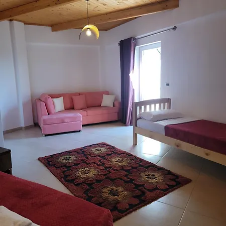 Hotell Lahuta E Vjeter Agroturizem Lac
