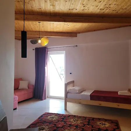 Lahuta E Vjeter Agroturizem 3* Lac