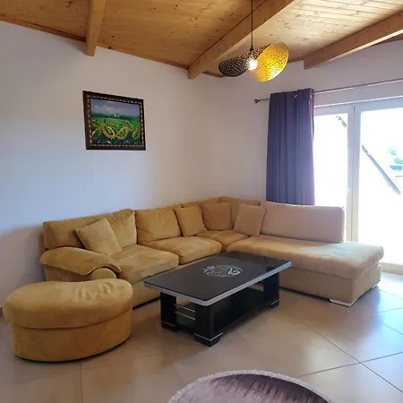 Lahuta E Vjeter Agroturizem Hotell 3*
