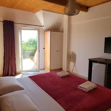 Hotel Lahuta E Vjeter Agroturizem 3*