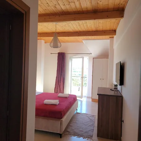 Lahuta E Vjeter Agroturizem Hotel Lac