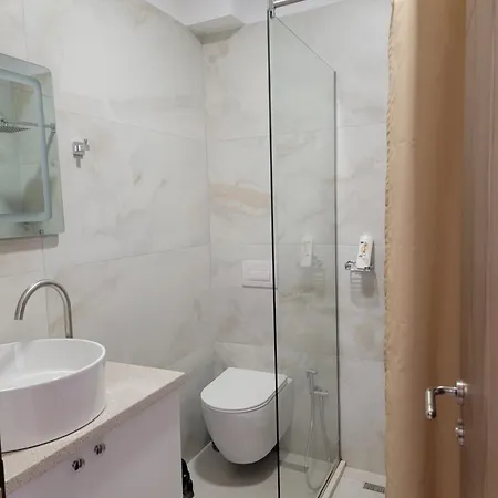 Hotell Lahuta E Vjeter Agroturizem