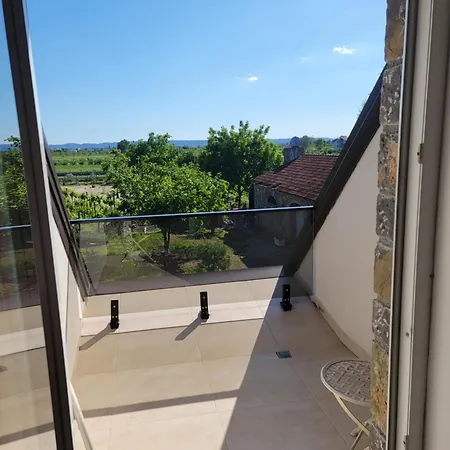 Lahuta E Vjeter Agroturizem Hotell 3*