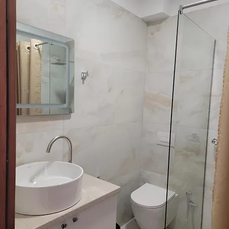 Lahuta E Vjeter Agroturizem Hotell Lac