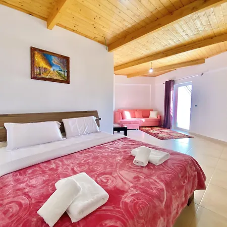 Lahuta E Vjeter Agroturizem Hotell Lac