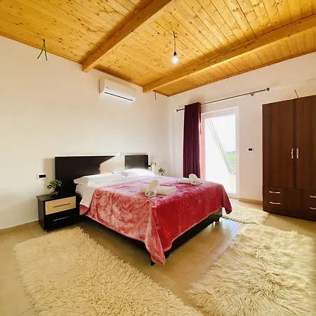 Hotell Lahuta E Vjeter Agroturizem Lac