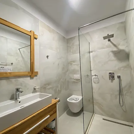 Hotell Lahuta E Vjeter Agroturizem Lac