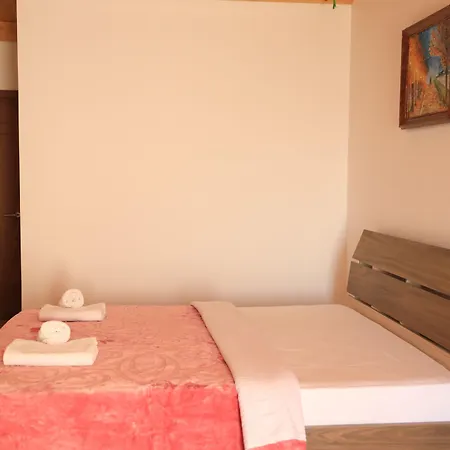 Lahuta E Vjeter Agroturizem 3*