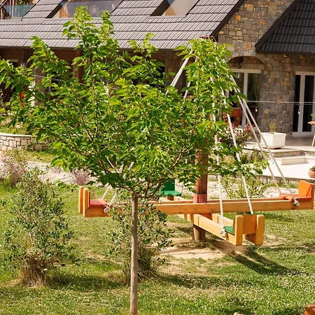 Hotel Lahuta E Vjeter Agroturizem Lac