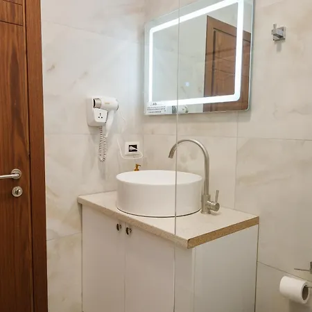 Hotel Lahuta E Vjeter Agroturizem 3*