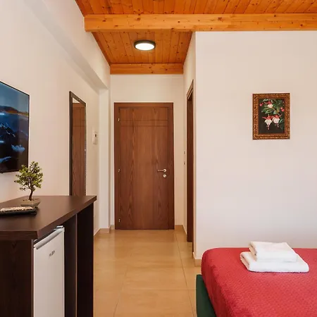 Lahuta E Vjeter Agroturizem 3* Lac