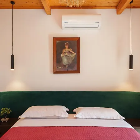 Hotel Lahuta E Vjeter Agroturizem Lac