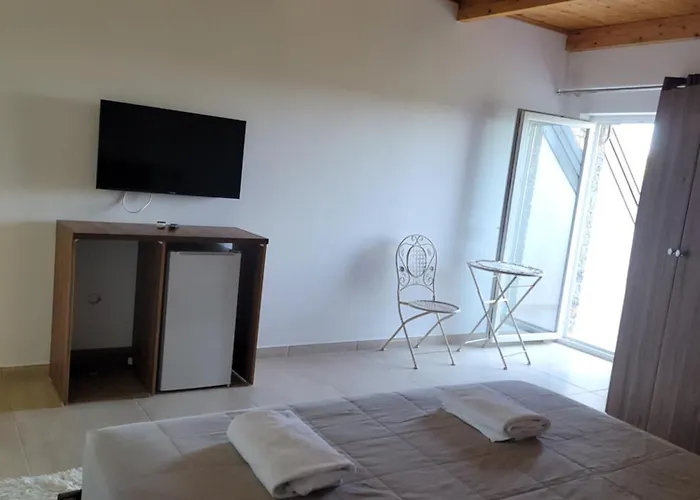 Lahuta E Vjeter Agroturizem 호텔 3*