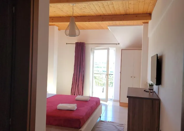 Lahuta E Vjeter Agroturizem 호텔 Lac