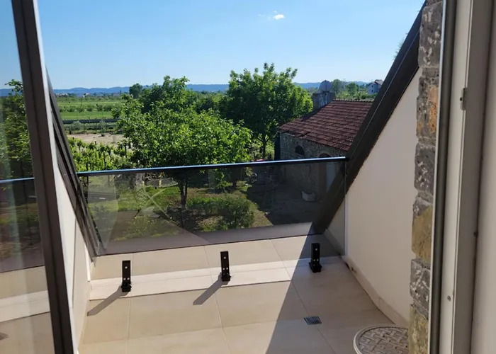 Lahuta E Vjeter Agroturizem 호텔 3*